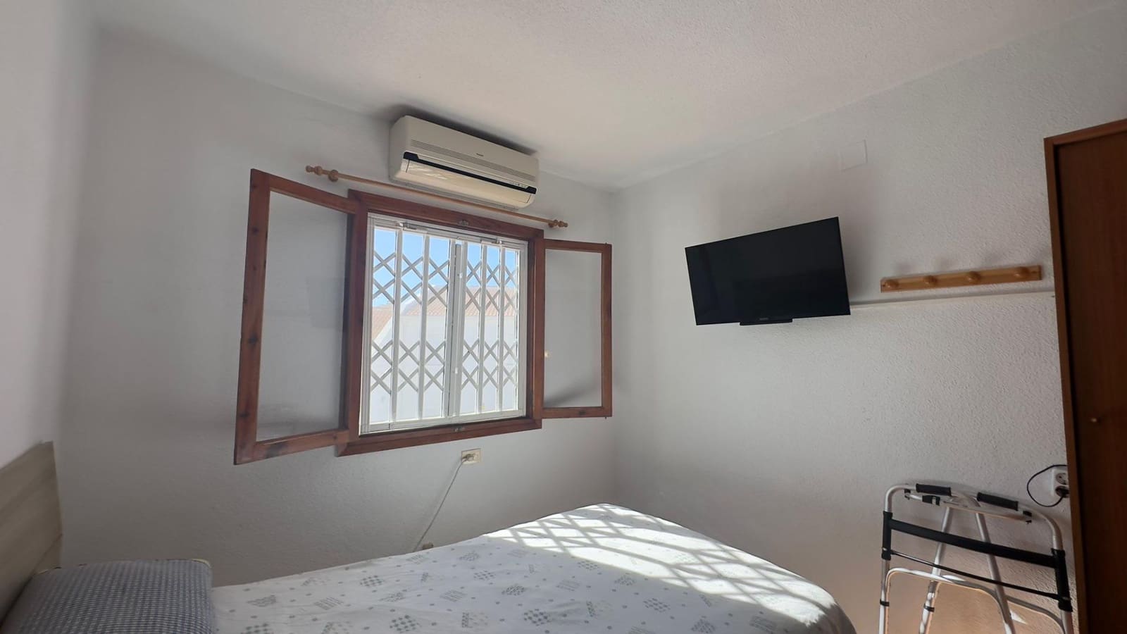 2 soveværelse Rækkehus til salg i Torrevieja med swimmingpool - € 139.900 (Ref: 9612021)