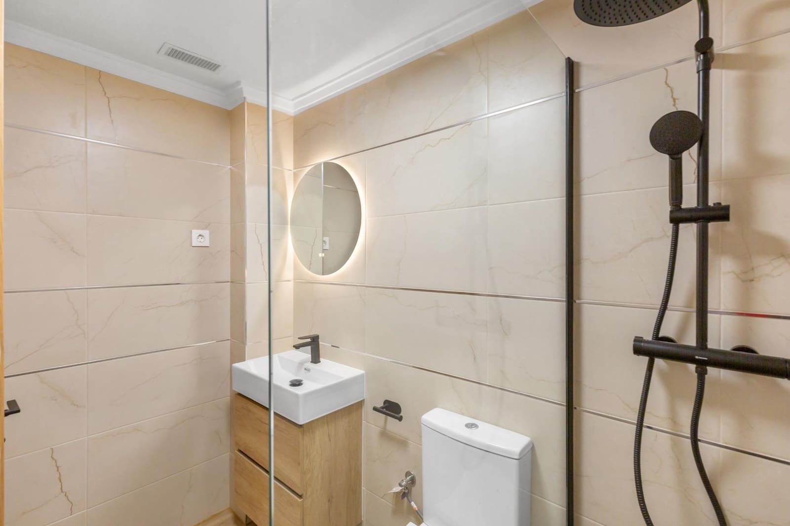 Apartamento de 2 habitaciones en Torrevieja en venta con piscina - 149.990 € (Ref: 9619814)