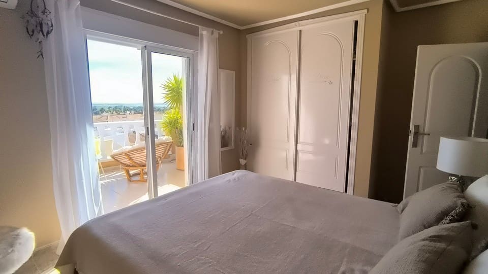 2 soverom Hus til salgs i Ciudad Quesada med svømmebasseng garasje - € 265 000 (Ref: 9619816)