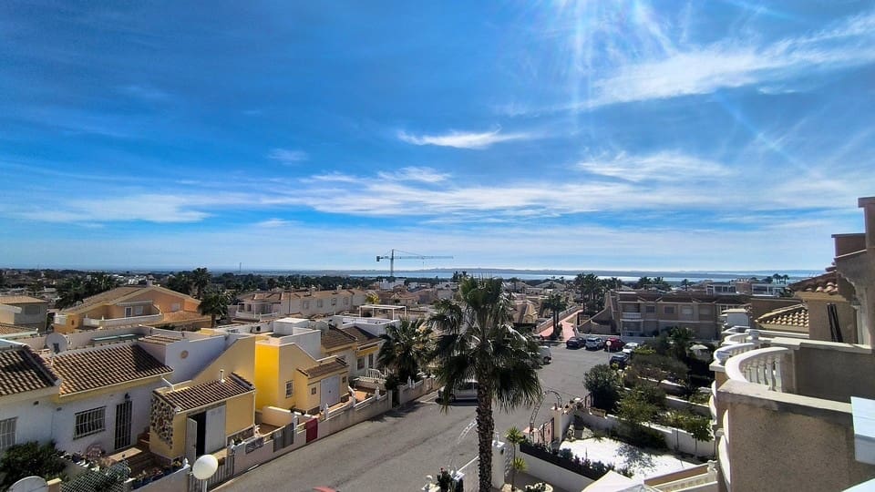 2 soverom Hus til salgs i Ciudad Quesada med svømmebasseng garasje - € 265 000 (Ref: 9619816)