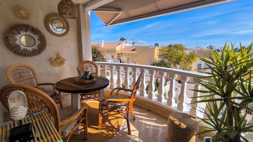 2 soverom Hus til salgs i Ciudad Quesada med svømmebasseng garasje - € 265 000 (Ref: 9619816)