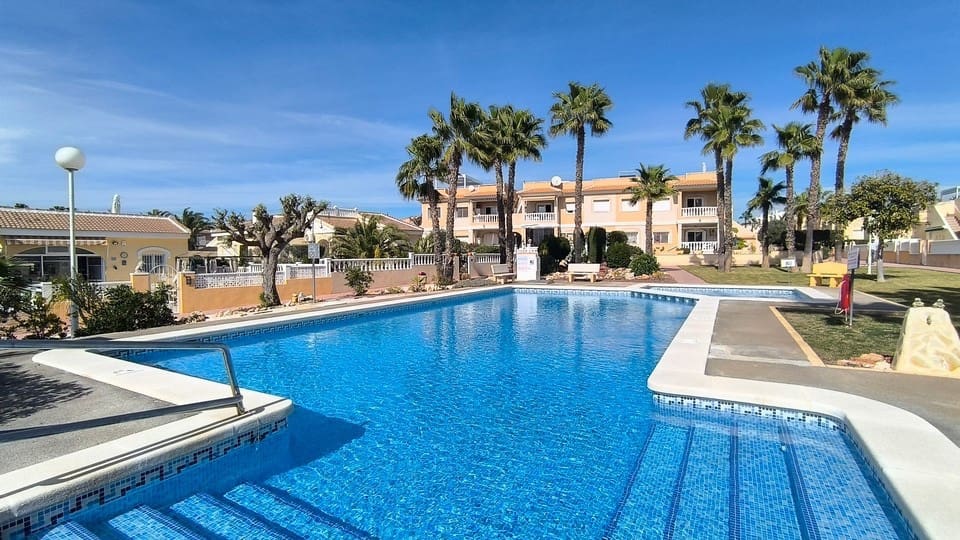 2 soverom Hus til salgs i Ciudad Quesada med svømmebasseng garasje - € 265 000 (Ref: 9619816)