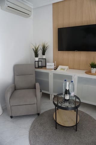 Studio for sale in Torrevieja with pool - € 139,500 (Ref: 9619818)