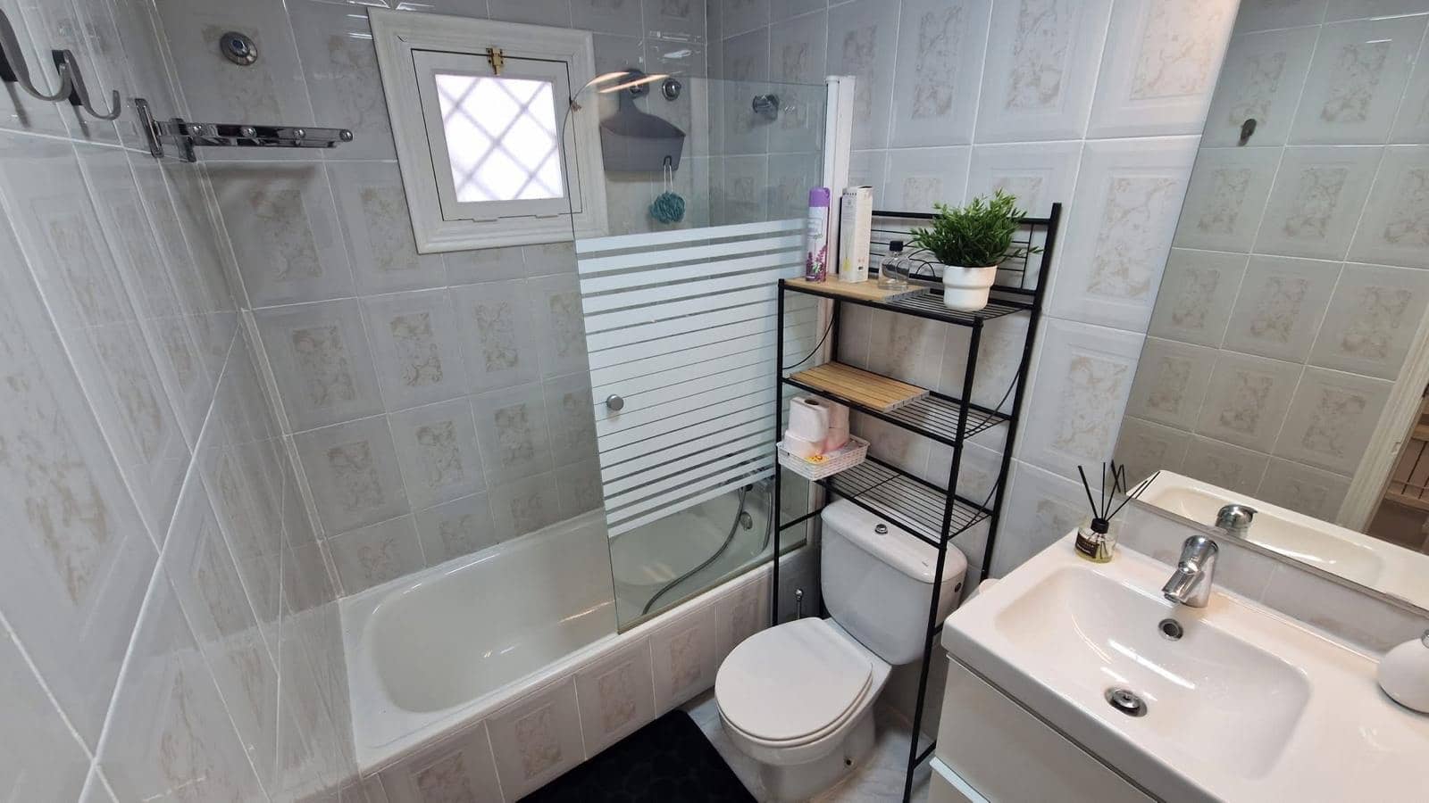 Studio for sale in Torrevieja with pool - € 139,500 (Ref: 9619818)