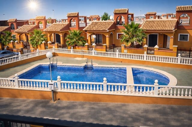 2 makuuhuone Huvila myytävänä paikassa Torrevieja mukana uima-altaan - 239 000 € (Ref: 9626036)