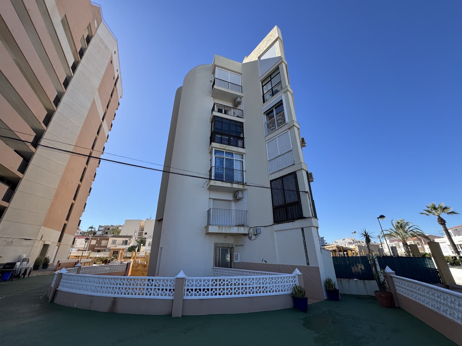 Lejlighed til salg i Torrevieja - € 112.000 (Ref: 9626041)