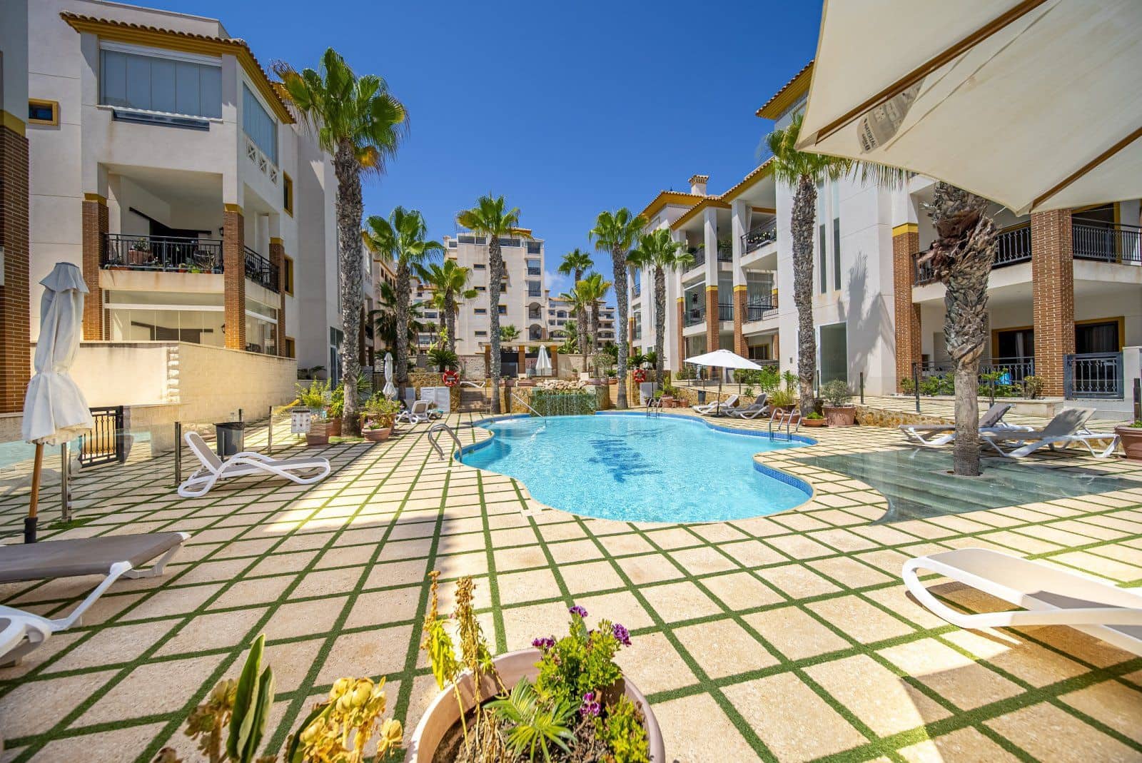 2 Zimmer Apartment zu verkaufen in Guardamar del Segura mit Pool Garage - 260.000 € (Ref: 9626042)