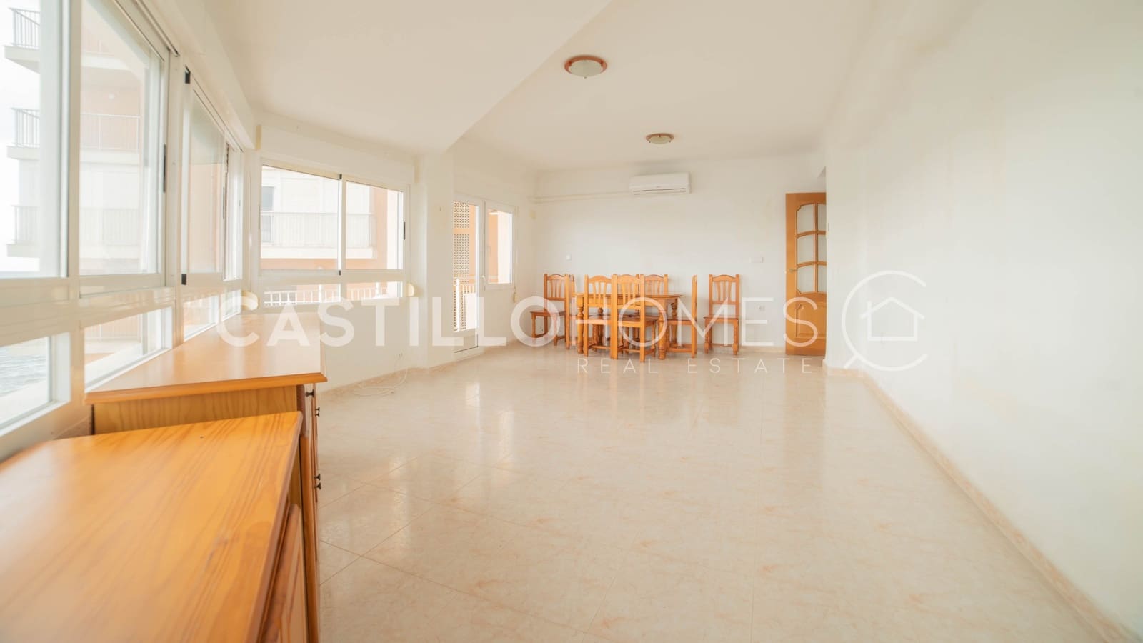 Apartamento de 4 habitaciones en Torrevieja en venta - 360.000 € (Ref: 9627985)
