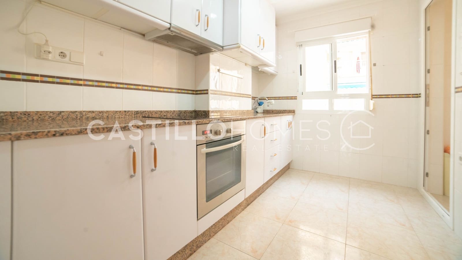 Apartamento de 4 habitaciones en Torrevieja en venta - 360.000 € (Ref: 9627985)