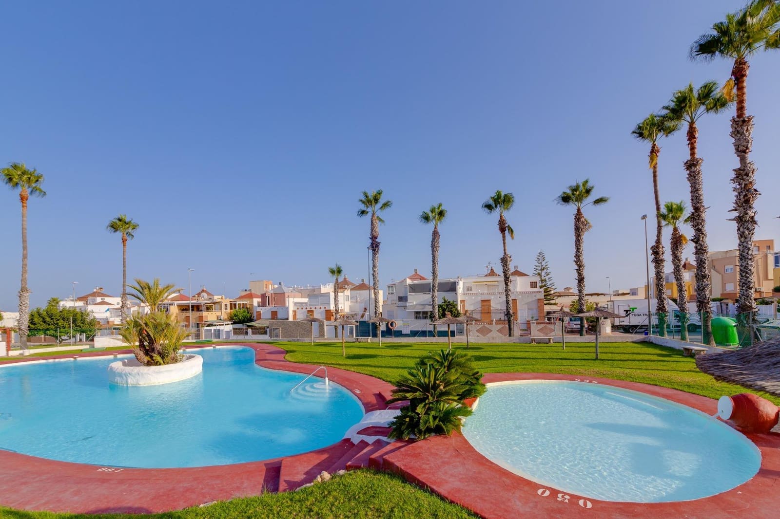 3 sovrum Villa till salu i Orihuela Costa med pool - 237 900 € (Ref: 9634758)