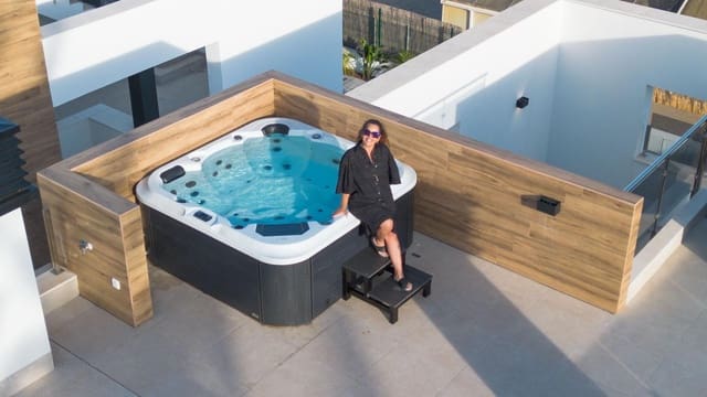 3 camera da letto Villa in vendita in Torrevieja con piscina - 695.000 € (Rif: 9634760)