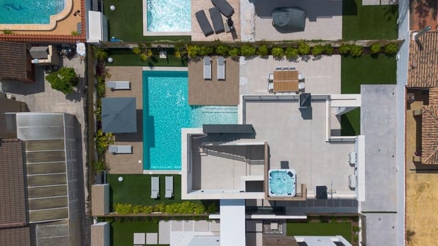 3 camera da letto Villa in vendita in Torrevieja con piscina - 695.000 € (Rif: 9634760)