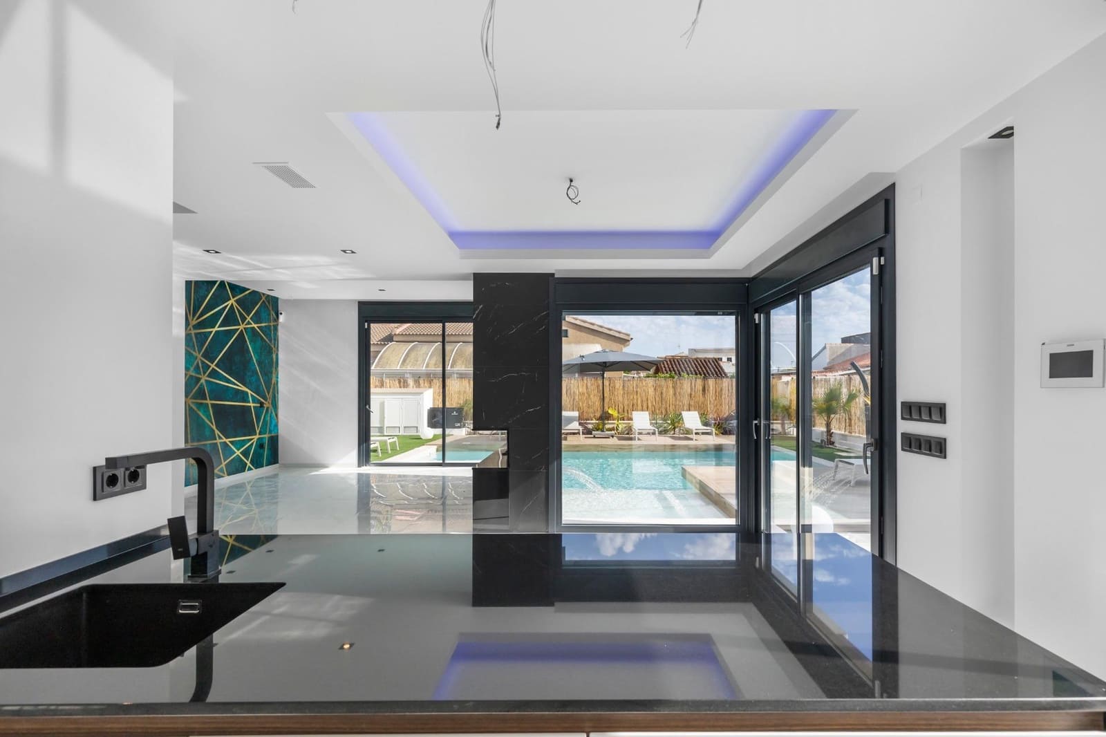 3 Zimmer Villa zu verkaufen in Torrevieja mit Pool - 695.000 € (Ref: 9634760)