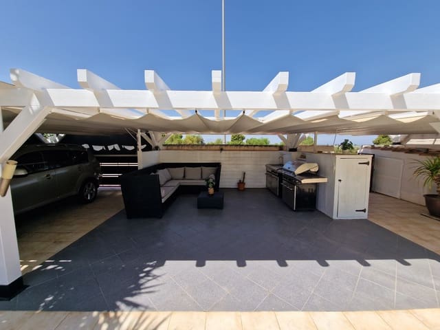 Chalet de 4 habitaciones en San Fulgencio en venta con piscina - 549.000 € (Ref: 9642440)