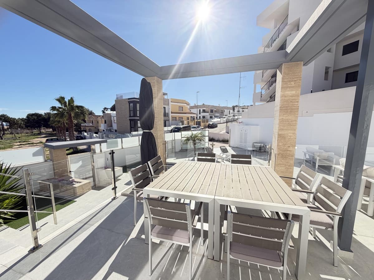 4 makuuhuone Huvila myytävänä paikassa Villamartin mukana uima-altaan - 595 000 € (Ref: 9642441)