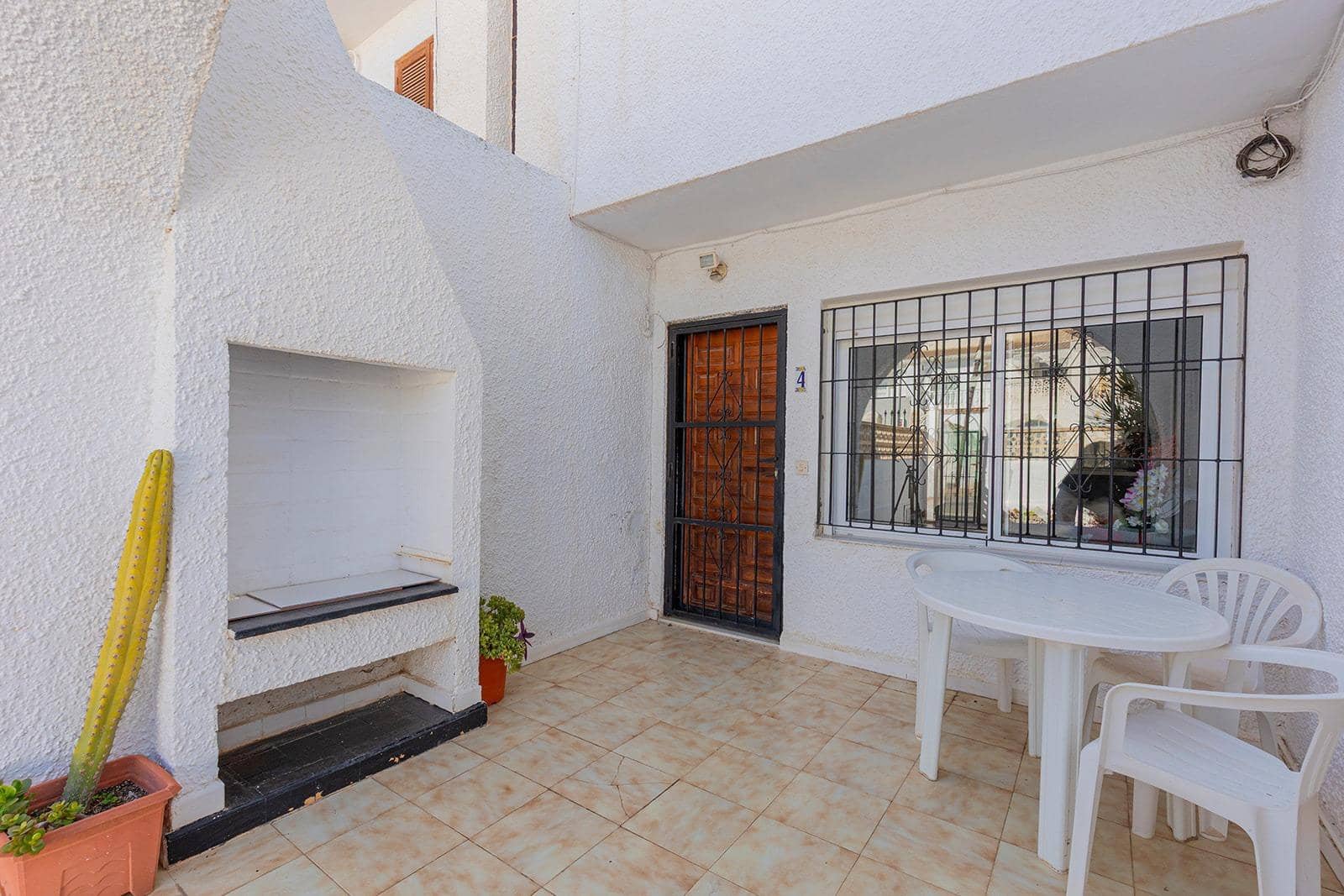 2 quarto Moradia em Banda para venda em Torrevieja com piscina - 150 000 € (Ref: 9645592)
