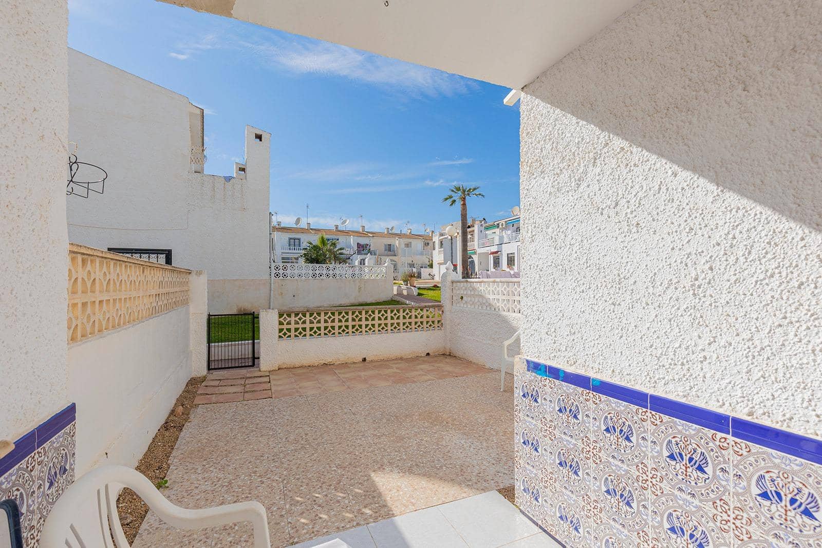 2 quarto Moradia em Banda para venda em Torrevieja com piscina - 150 000 € (Ref: 9645592)