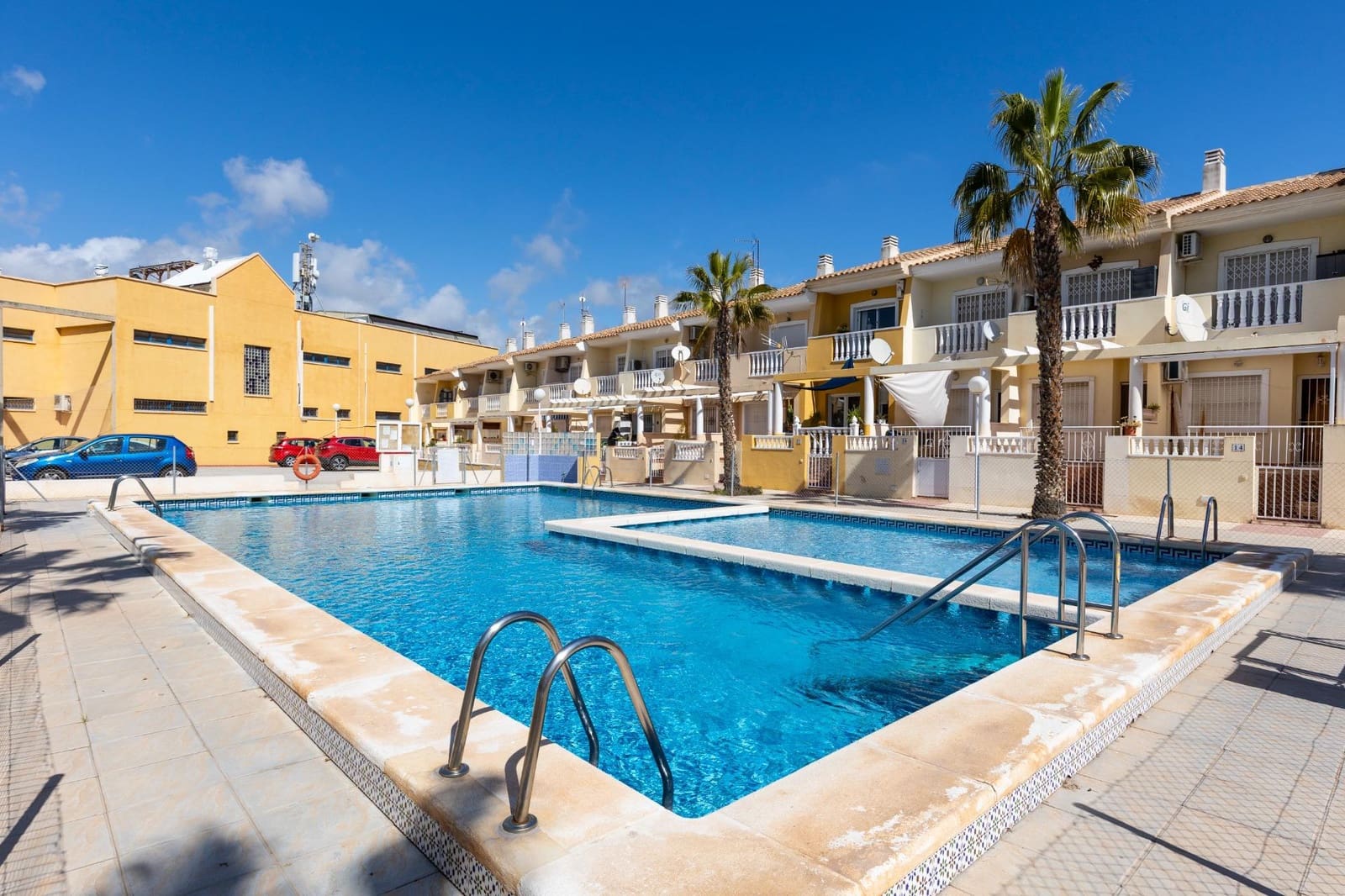 2 quarto Bungalow para venda em Guardamar del Segura com piscina - 180 000 € (Ref: 9653200)