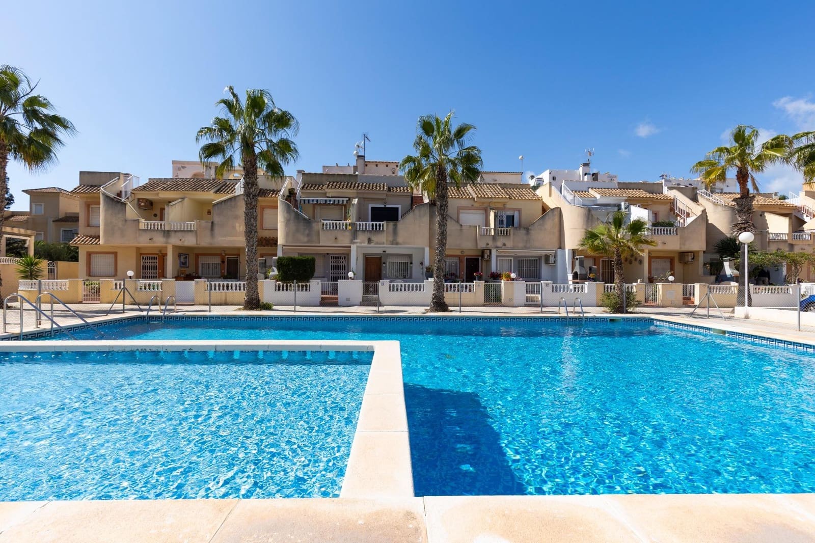 2 quarto Bungalow para venda em Guardamar del Segura com piscina - 180 000 € (Ref: 9653200)