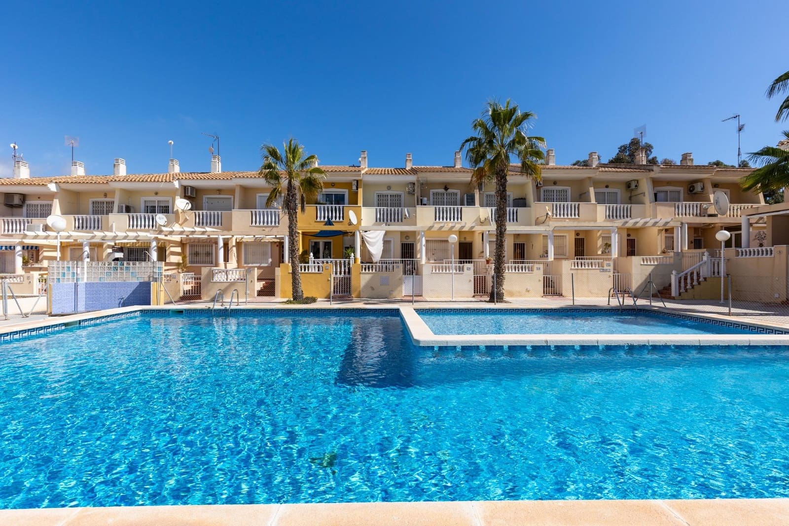 2 quarto Bungalow para venda em Guardamar del Segura com piscina - 180 000 € (Ref: 9653200)