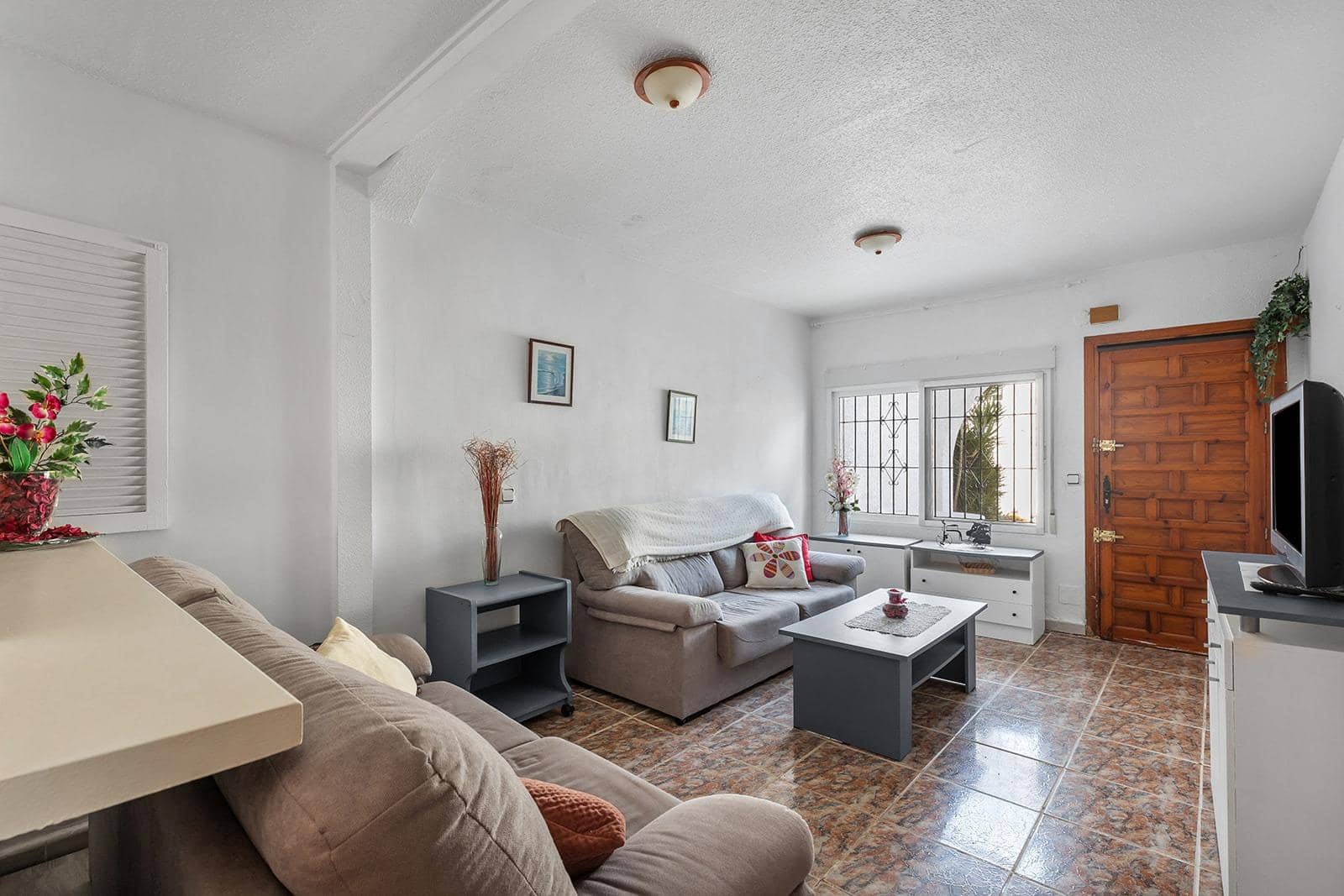 2 slaapkamer Rijtjeshuis te koop in Torrevieja met zwembad - € 150.000 (Ref: 9653209)