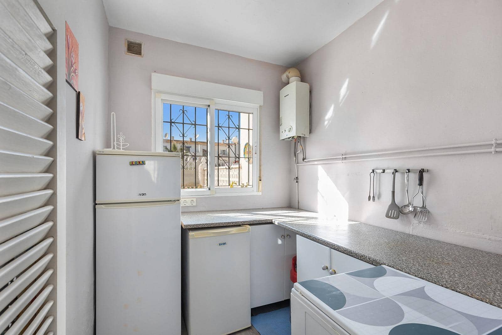 2 slaapkamer Rijtjeshuis te koop in Torrevieja met zwembad - € 150.000 (Ref: 9653209)