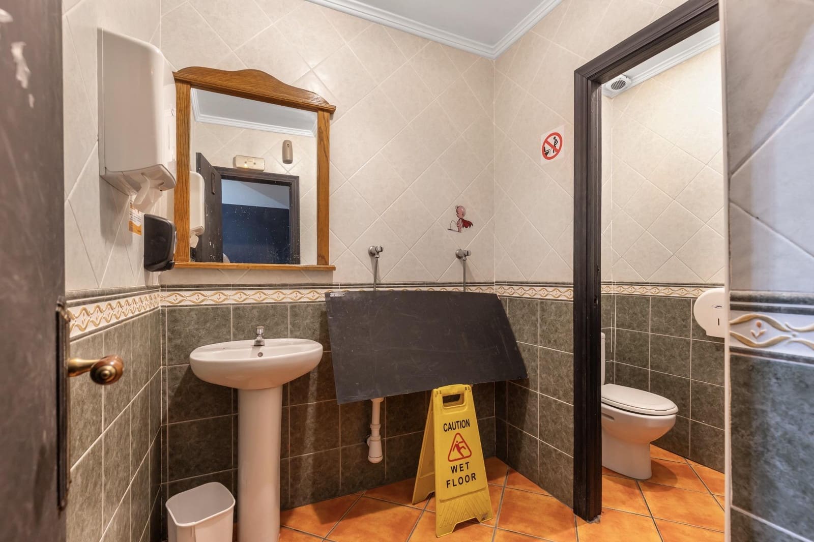 Comercial para venda em Torrevieja - 169 900 € (Ref: 9656418)