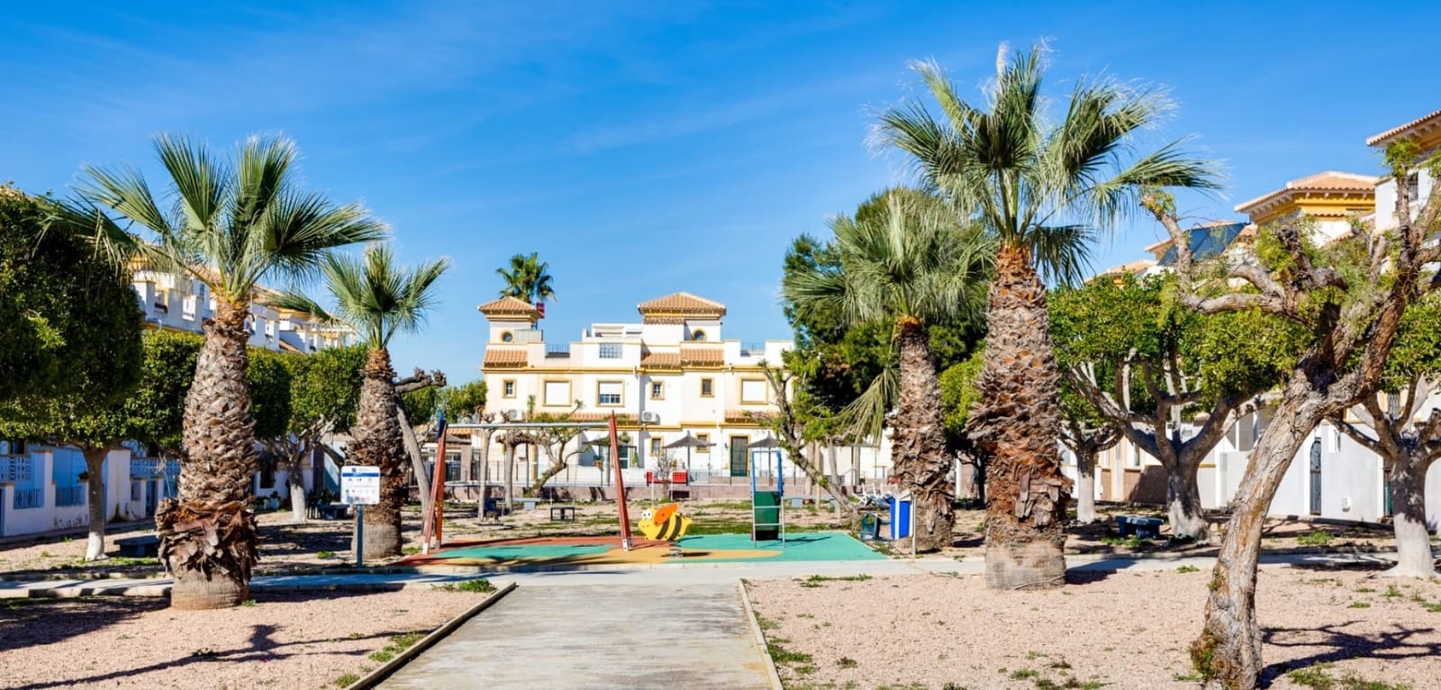 3 soverom Hus til salgs i Torrevieja med svømmebasseng - € 249 900 (Ref: 9656419)