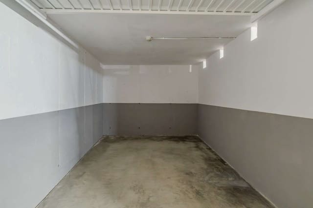 Garaje en Torrevieja en venta - 16.000 € (Ref: 9656423)