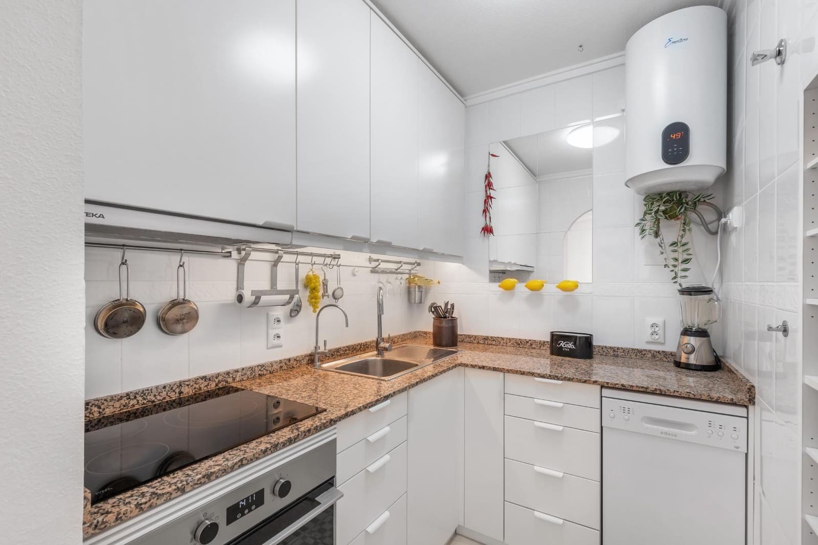 3 makuuhuone Kattohuoneisto myytävänä paikassa Torrevieja mukana uima-altaan 
autotalli - 189 000 € (Ref: 9659762)