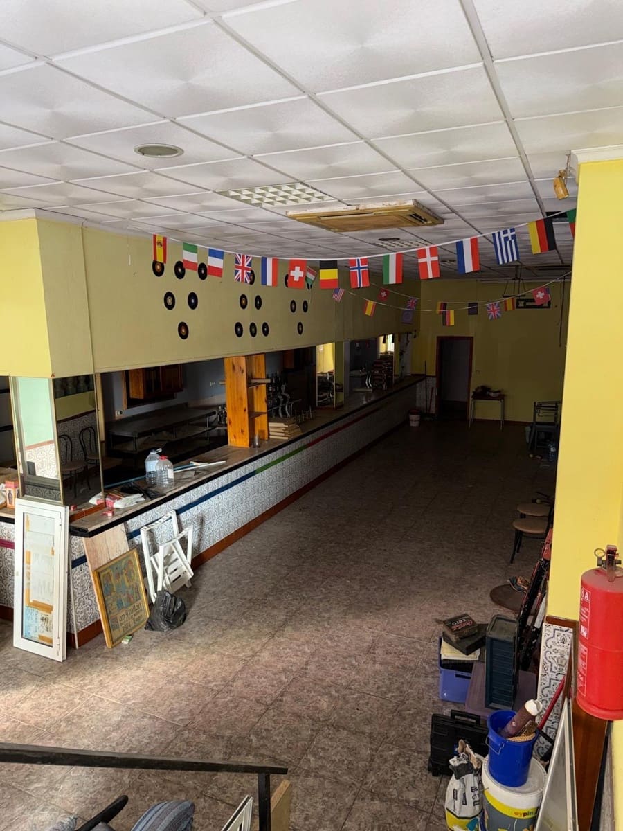 Commercial for sale in Torrevieja - € 129,900 (Ref: 9659765)