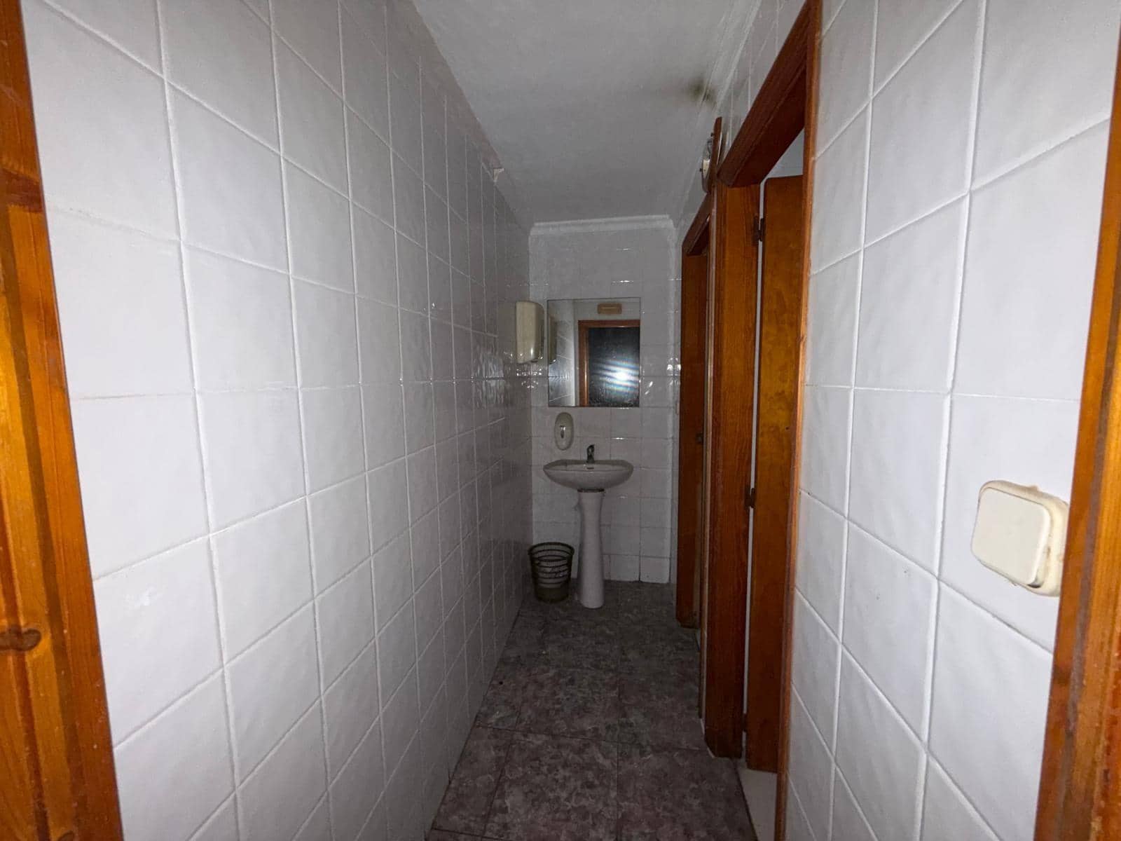 Commercial for sale in Torrevieja - € 129,900 (Ref: 9659765)