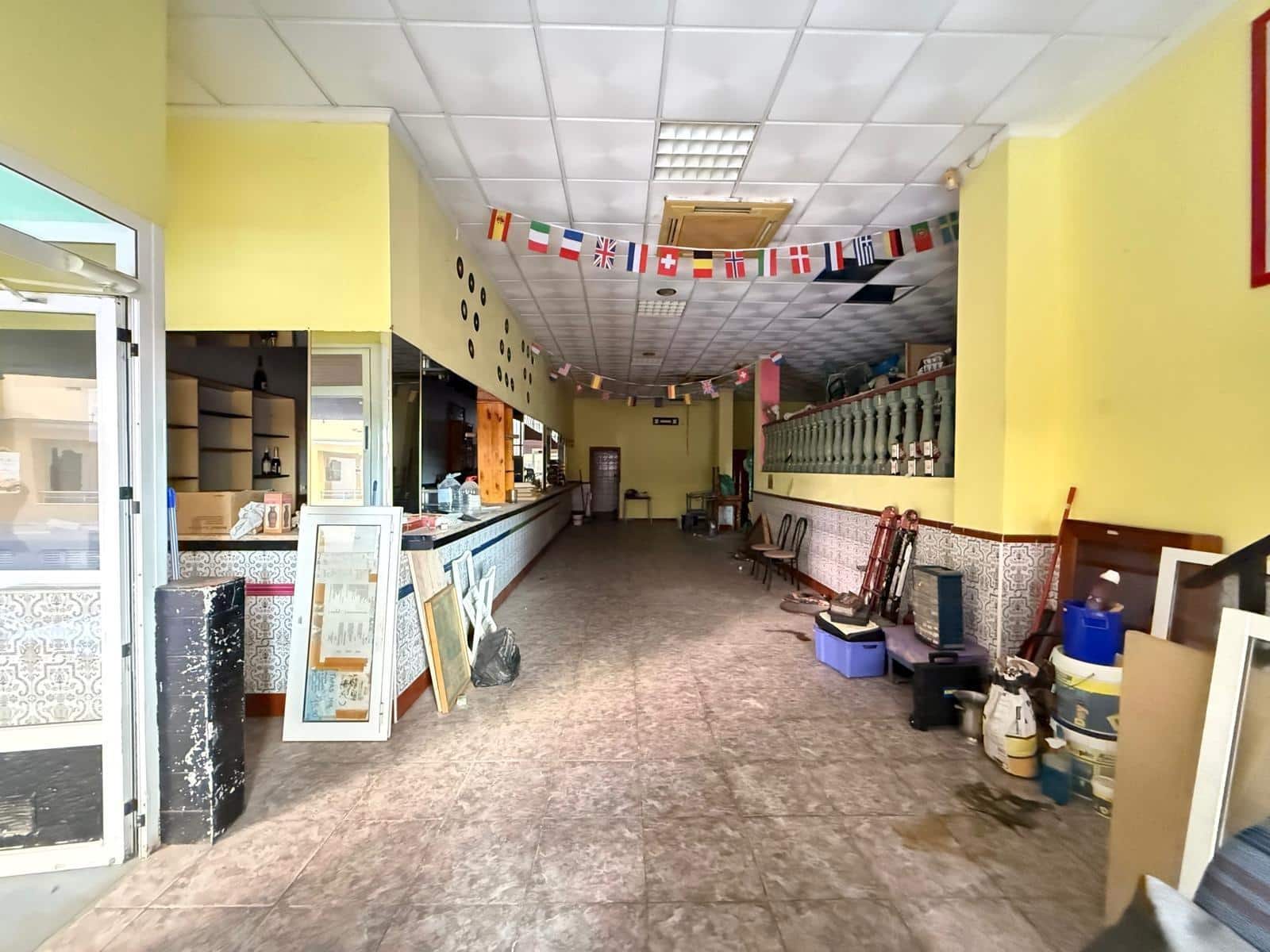 Commercial for sale in Torrevieja - € 129,900 (Ref: 9659765)