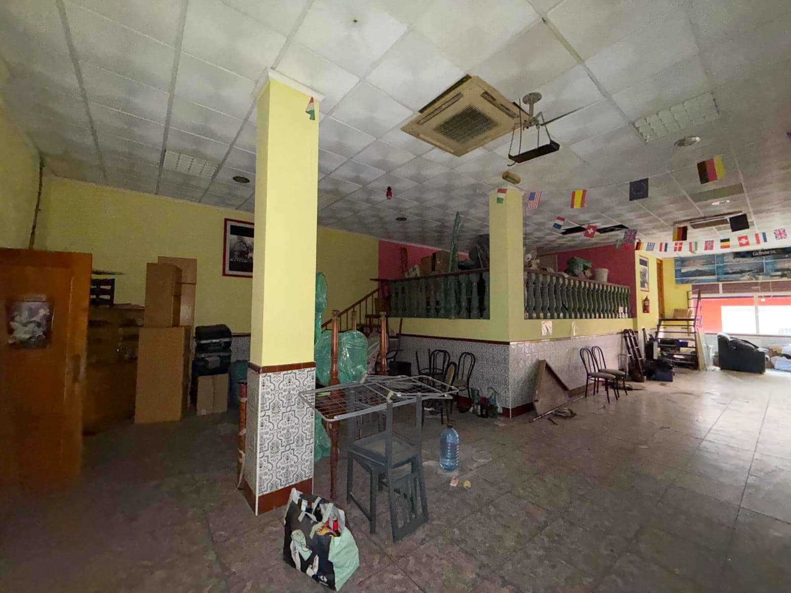 Commercial for sale in Torrevieja - € 129,900 (Ref: 9659765)