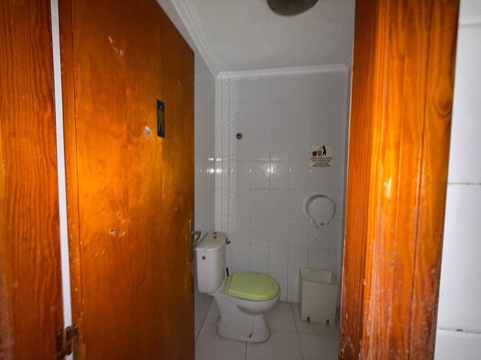 Commercial for sale in Torrevieja - € 129,900 (Ref: 9659765)