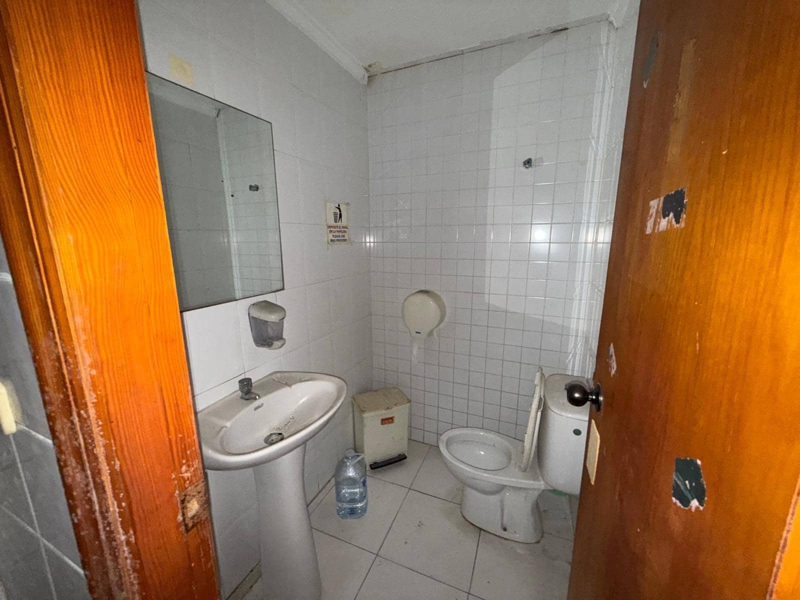 Commercial for sale in Torrevieja - € 129,900 (Ref: 9659765)