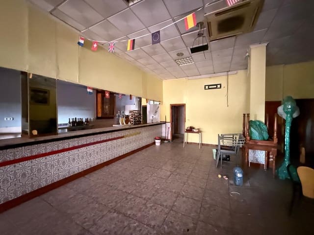 Commercieel te koop in Torrevieja - € 129.900 (Ref: 9659765)