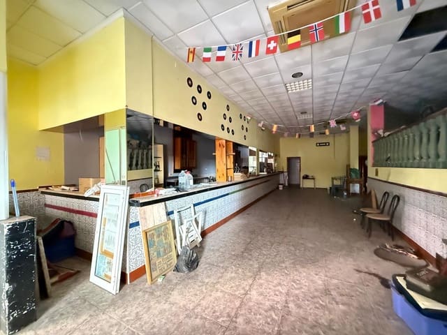 Commercieel te koop in Torrevieja - € 129.900 (Ref: 9659765)