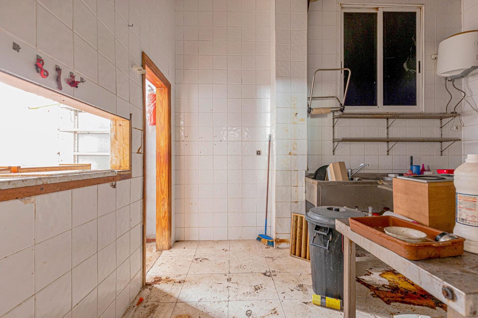 Commercial for sale in Torrevieja - € 129,900 (Ref: 9659765)