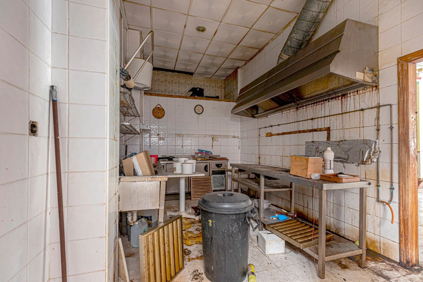 Commercial for sale in Torrevieja - € 129,900 (Ref: 9659765)