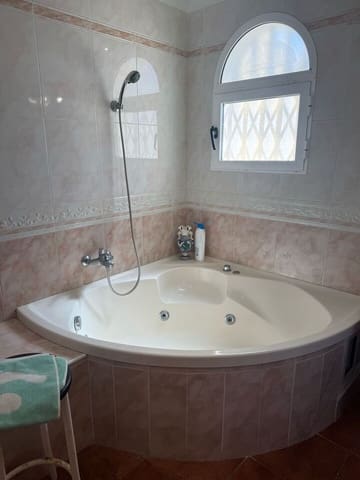 4 soverom Villa til salgs i Playa Flamenca, Orihuela med svømmebasseng - € 570 000 (Ref: 9664313)