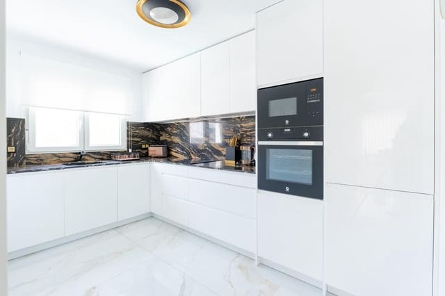 4 soveværelse Rækkehus til salg i Torrevieja med swimmingpool - € 529.000 (Ref: 9664326)
