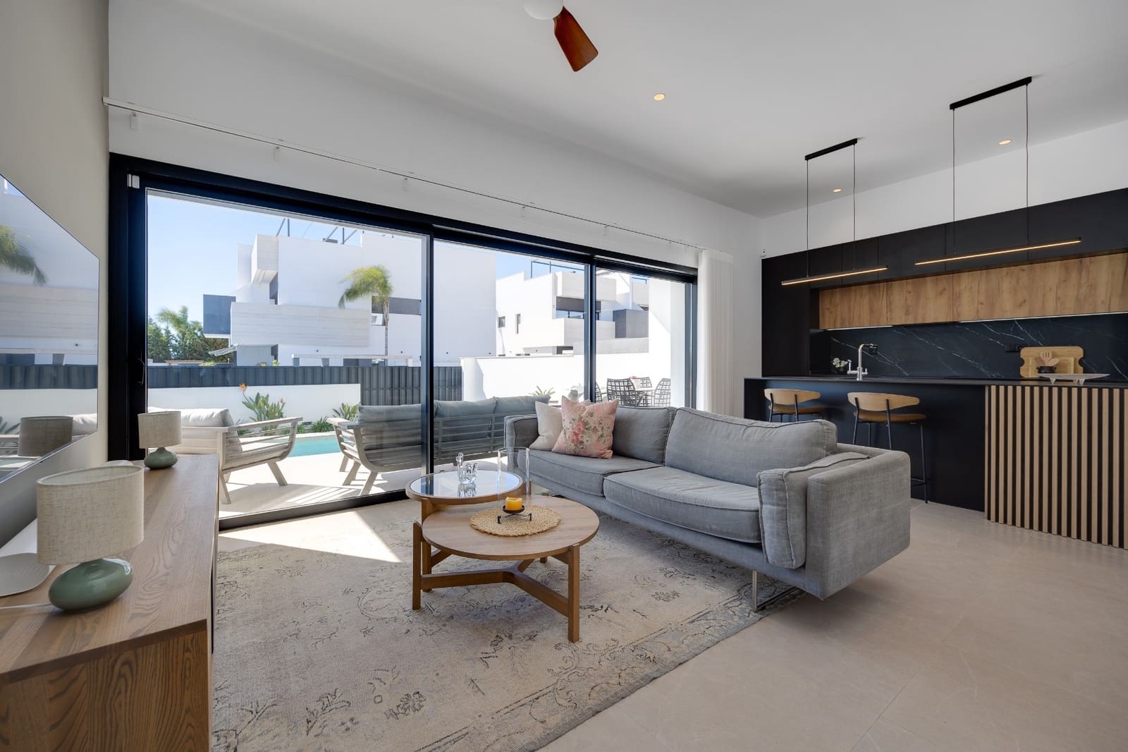 Bungalow de 3 habitaciones en Pilar de la Horadada en venta con piscina - 399.000 € (Ref: 9664333)