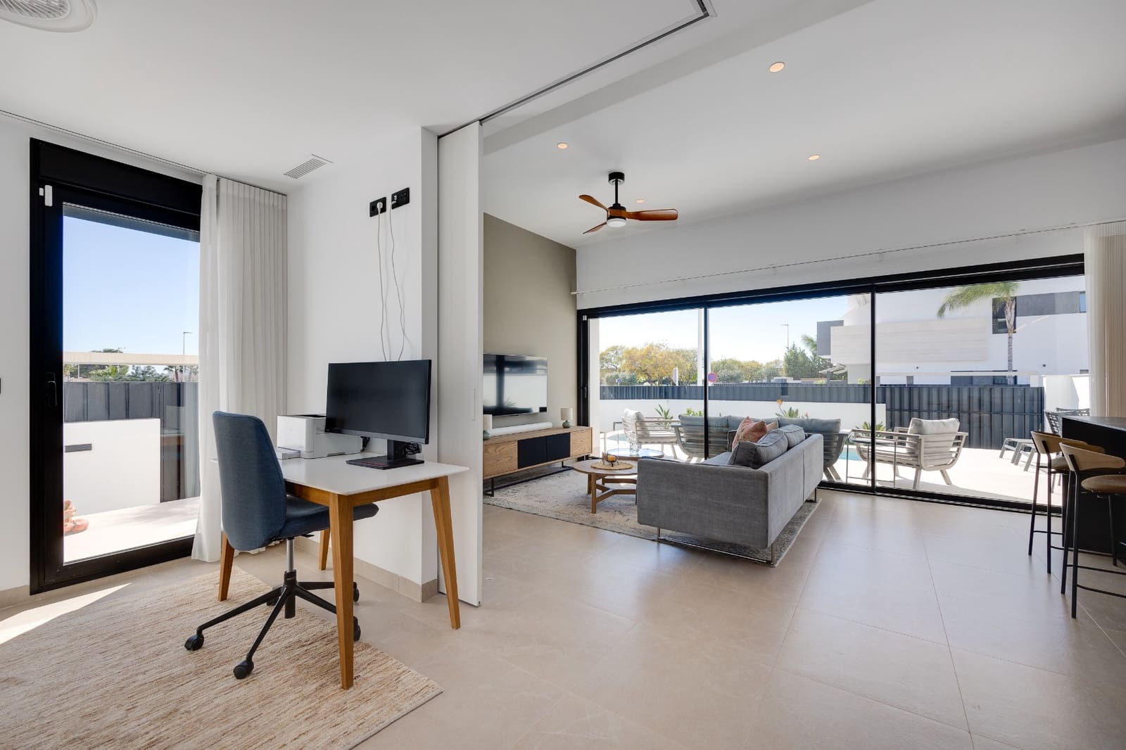 Bungalow de 3 habitaciones en Pilar de la Horadada en venta con piscina - 399.000 € (Ref: 9664333)