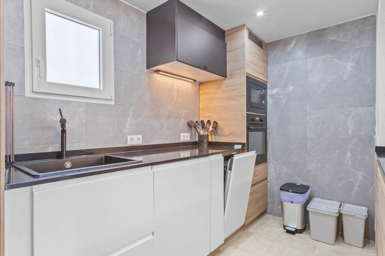 2 slaapkamer Bungalow te koop in Torrevieja met zwembad - € 145.000 (Ref: 9664334)