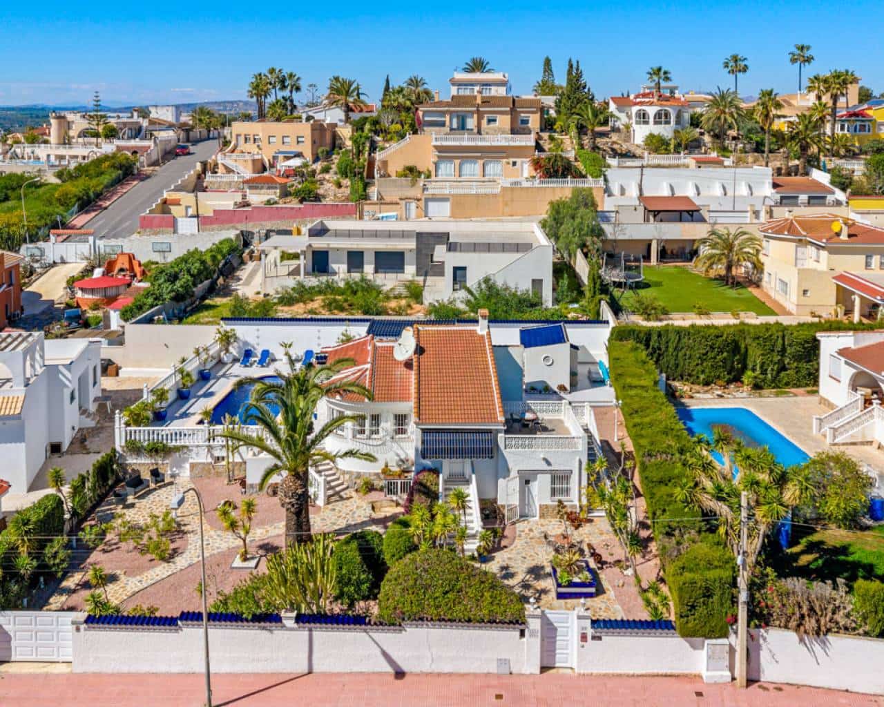 3 makuuhuone Huvila myytävänä paikassa Ciudad Quesada mukana uima-altaan 
autotalli - 599 950 € (Ref: 9669139)