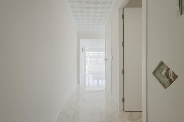 Apartamento de 3 habitaciones en Torrevieja en venta con piscina - 249.000 € (Ref: 9681399)