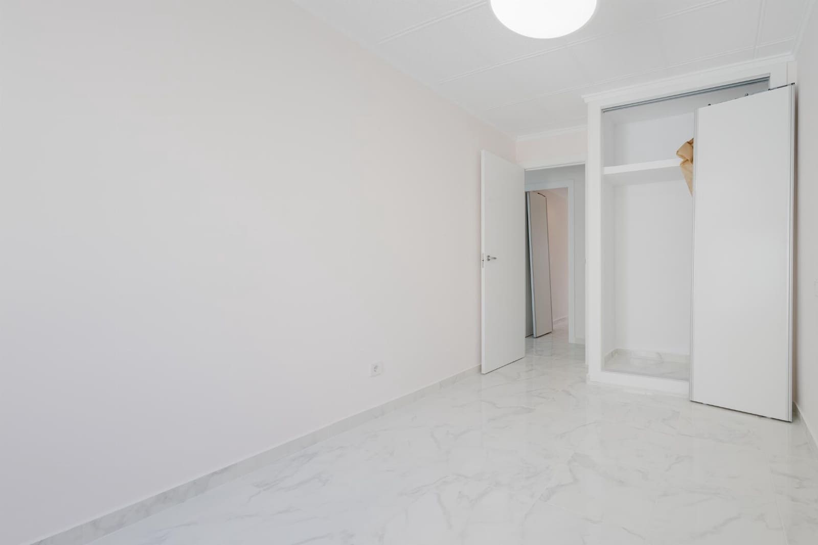 Apartamento de 3 habitaciones en Torrevieja en venta con piscina - 249.000 € (Ref: 9681399)