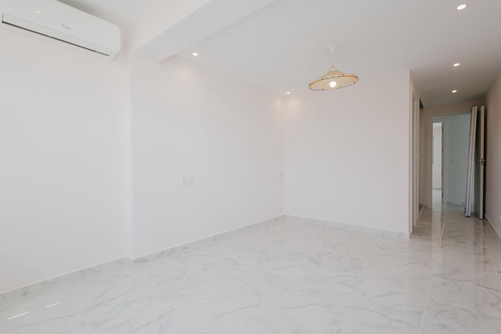 Apartamento de 3 habitaciones en Torrevieja en venta con piscina - 249.000 € (Ref: 9681399)