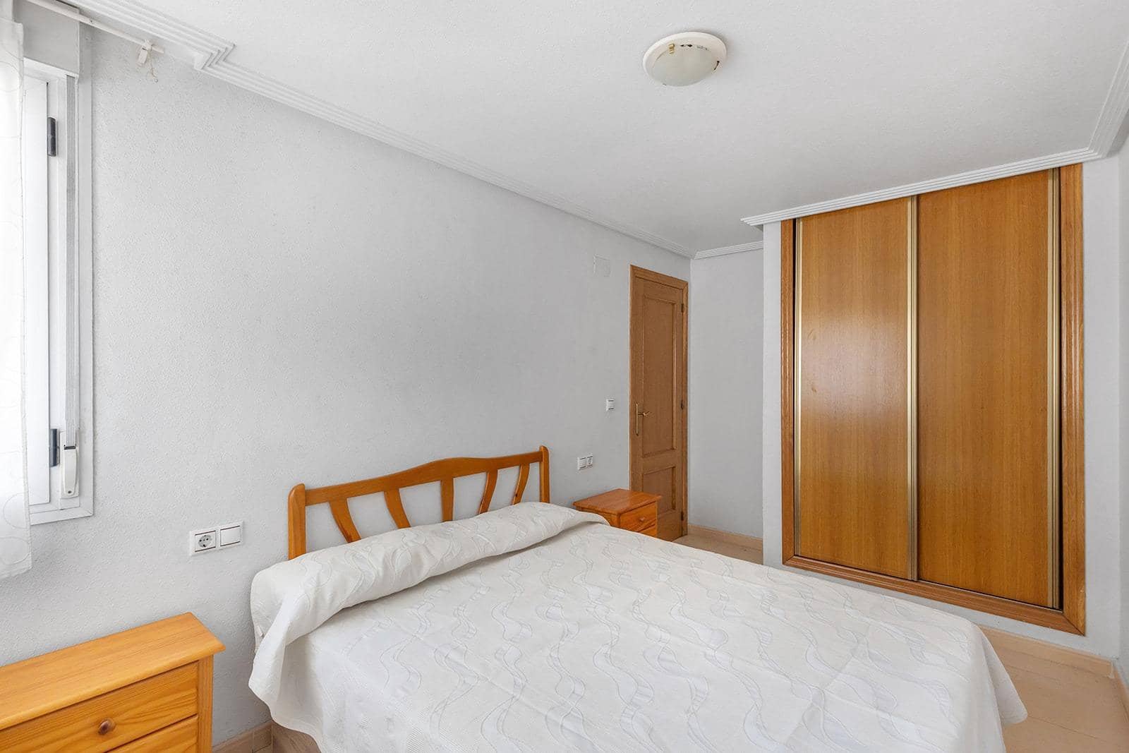 2 slaapkamer Appartement te koop in Torrevieja - € 115.000 (Ref: 9681407)